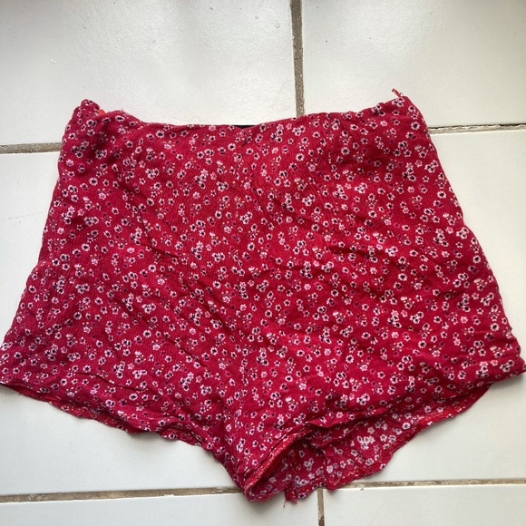 Princess Polly red Floral SKORT size 4 us - Picture 2 of 4
